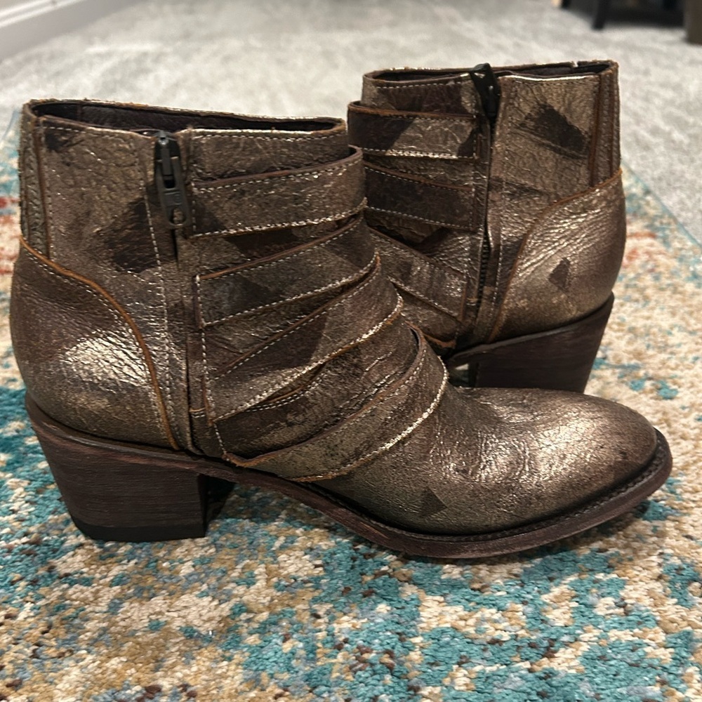 ✨NEW Stylish Bronze Metallic Ankle Buckle Boots 8.5 - Picture 7 of 10